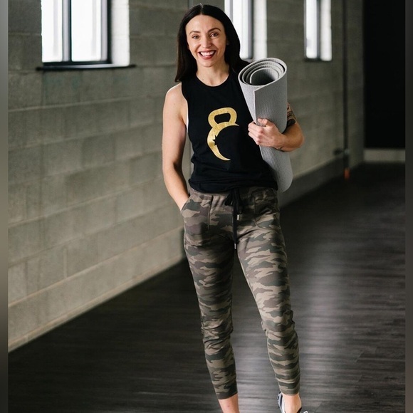 Zyia Active Unwind Camo Joggers- Size XS - Picture 2 of 15